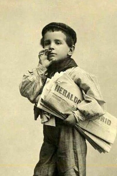Niño vendedor de periódicos en el siglo XIX