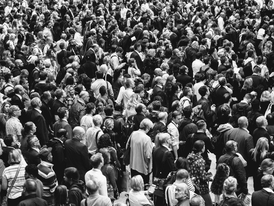 La surpopulation grandit silencieusement entraînant inégalités, migrations forcées, défis environnementaux