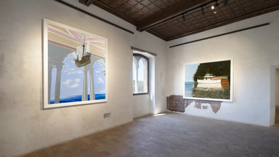 Julio Larraz, Poesia, potere, ironia, vista della mostra. Per gentile concessione della Galleria Contini Art 