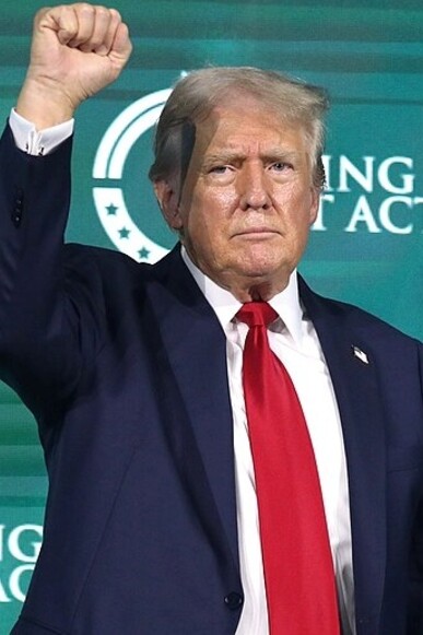 Durante la campagna per le elezioni 2024, Trump ha promesso di tagliare nuovamente le tasse e ridurre le regolamentazioni per stimolare la crescita economica, puntando a un nuovo boom della borsa e dell’occupazione