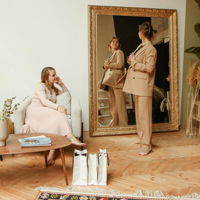 Encarar o espelho. Acreditarmos em nós próprios é homenagear a criação humana que está em cada um de nós