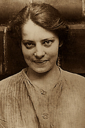 Anna Anderson, una mujer polaca con problemas de memoria, afirmó ser la Gran Duquesa Anastasia, generando un debate que duró décadas. Fotografía de 1920