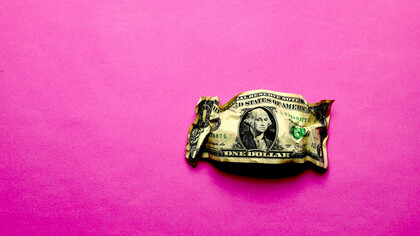 Arrugado o no, el dólar sigue siendo el dólar