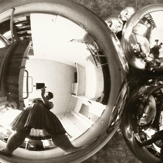 Marianne Brandt, Selbstporträt mit Kamera im Atelier in der Kugel gespiegelt, Bauhaus Dessau (detail), um 1928 - 1929. Courtesy of Kunstbibliothek