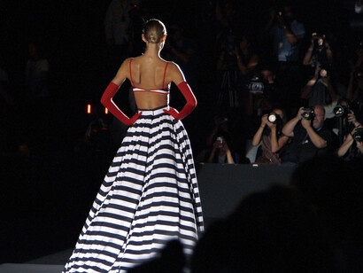Los medios cubriendo un desfile en la Mercedes-Benz Fashion Week Madrid