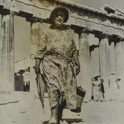 Agatha Christie visita l'Acropoli, Atene, Grecia, 1958