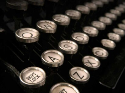 Poesía. Teclado de una máquina de escribir