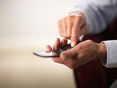 Tecleando en un teléfono móvil