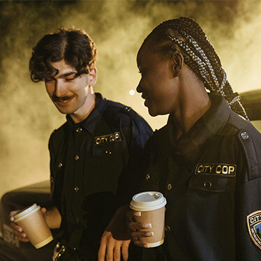 Policiais. A história da cultura é, também, a da cedência da transcendentalidade à centralidade humana