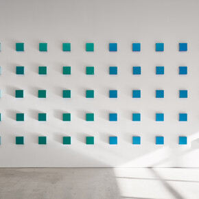 Kuwayama, Untitled, 2016. Titanium (blue) and titanium (blue-green), 60 elements, each 7 7-8 x 7 7-8 in., 20 x 20 cm. Courtesy of Marlborough Gallery, New York. Photo by Olympia Shannon