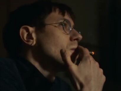 Il personaggio di Paul Marquet rappresenta la condizione dell’artista contemporaneo, sospeso tra libertà creativa e instabilità economica. Bastien Bouillon in una scena del film tratta dal trailer