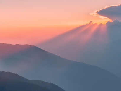 Paisaje en calma al atardecer