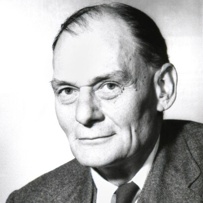 Enders llegó a ser teniente, sirviendo como piloto instructor de vuelo en la base de Pensacola