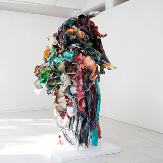 John Chamberlain, ausstellungsansicht. Mit freundlicher genehmigung der Galerie Karsten Greve