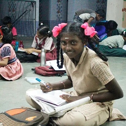 Il laboratorio dedicato alle donne coinvolge attualmente decine di partecipanti, offrendo competenze lavorative concrete e la possibilità di conciliare il lavoro con la cura dei figli