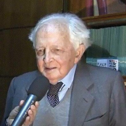 Il Professor Marcello Cesa-Bianchi durante un'intervista nel 2016 nel suo studio