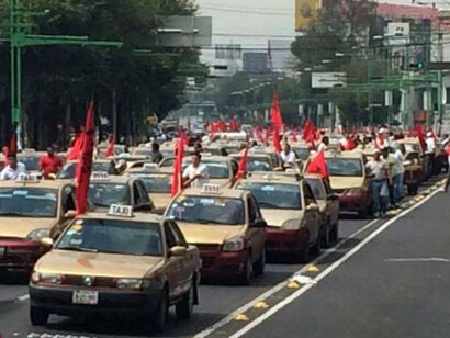 Taxistas mexicanos se manifiestan ante el uso de Uber