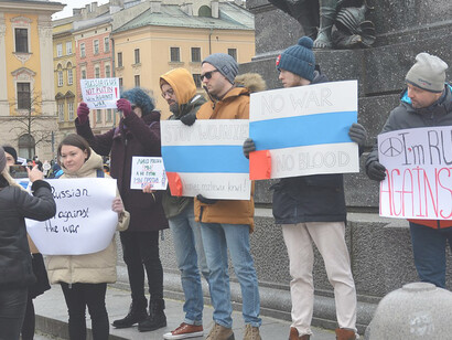 Protests by Russian expatriates highlight opposition to Ukraine conflict