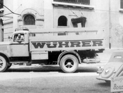 Secondo dopoguerra. Camion di trasporto e pubblicità figurine con Bonaventura