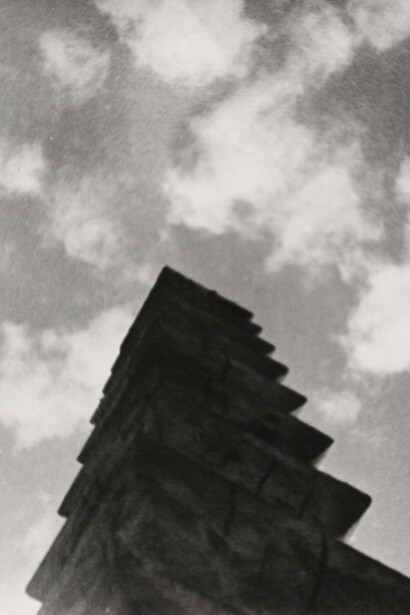 Constantin Brâncuși, Endless column, 1927. Courtesy of Bruce Silverstein Gallery