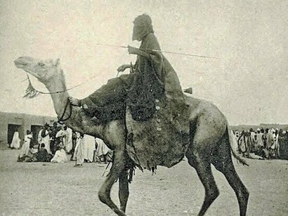 Guerrero tuareg a camello, hacía 1912, en territorios del actual Malí. Fotografía capitán Repoux