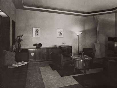 Eckart Muthesius, The Maharaja’s living room with “Bird in space” by Constantin Brâncuși, 1933. Courtesy of Kiran Nadar Museum of Art
