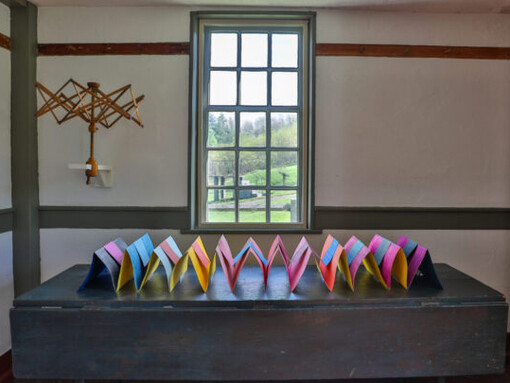 A good many hands, exhibition view. Courtesy of DeCordova Sculpture Park and Museum