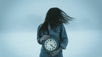 El eterno debate de adelantar y atrasar cada año el reloj