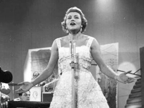 Nilla Pizzi, nel 1951 con "Grazie dei fiori", è la prima vincitrice assoluta nella storia del Festival di Sanremo