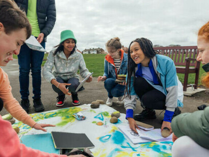 Crear y producir arte para promover la defensa del ambiente y la sostenibilidad