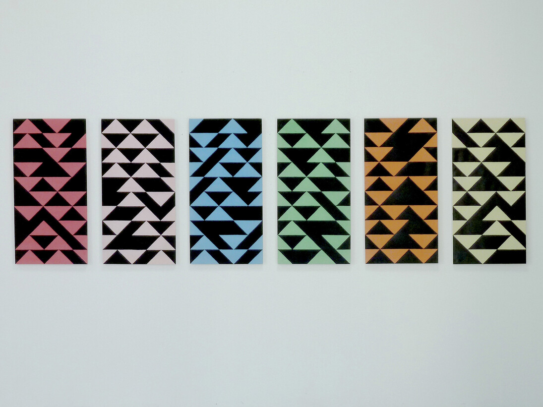 Karina Bisch, Triangles (Anni), 2014, Acrylique sur toile
6 x (100 x 50 cm), Courtesy de l’artiste © ADAGP, 2015