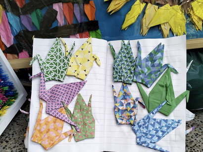 Álbum con grullas de origami. Foto: Felipe Sérvulo