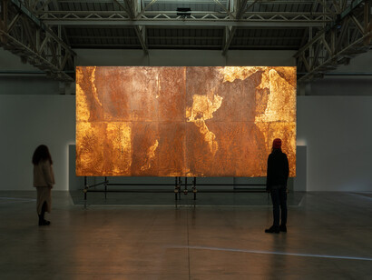 Gian Maria Tosatti, NOw/here, veduta della mostra. Courtesy l’artista e Pirelli HangarBicocca, Milano, foto Ela Bialkowska, Okno studio