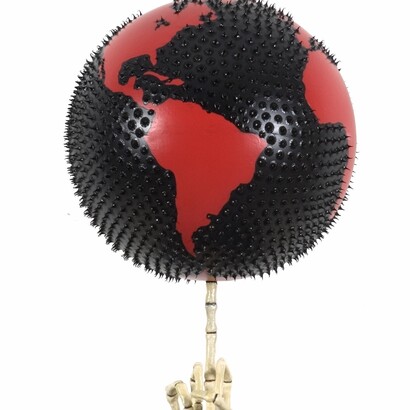 Marco Veronese, Fuck the World, red. Cm 40x40x60, Mix media
