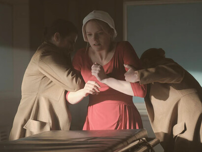 Su impacto ha trascendido la pantalla, generando debates sociales y políticos sobre los derechos reproductivos y el papel de la mujer en la sociedad contemporánea