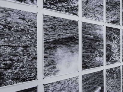 Juan del Junco, Ese gran trecho que -aún en vuelo- separa el secano de dos mares, vista de exhibición. Cortesía del Museo Patio Herreriano