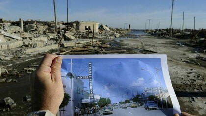 La calle principal de Villa Epecuén hace cuatro décadas y en la actualidad