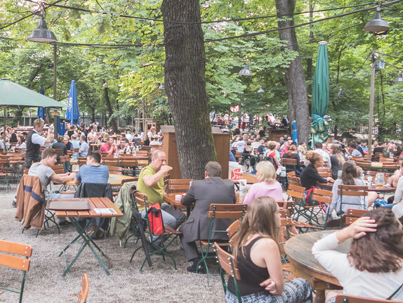 Bavarian beer gardens: history, customs, and survival tips | Meer