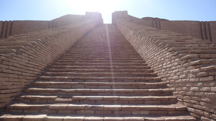 Escalinatas del gran zigurat de Ur, Irak