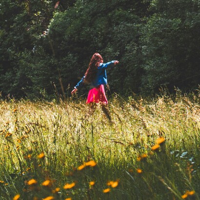 L’ordine negli spazi fisici e digitali alleggerisce il carico mentale e favorisce chiarezza interiore