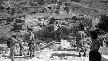 Fuerzas de las FDI cerca de Bayt Nattif (cerca de Hebrón) después de su captura, octubre de 1948