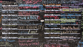 Mural plagado de propósitos de decenas de personas para el resto de sus vidas