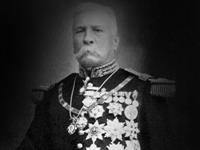 Aunque Porfirio Díaz reiteraba que ya el país se encontraba listo para la democracia, realmente nunca quiso dejar el poder y en 1910, a la edad de 80 años, presentó su candidatura para una nueva reelección, la cual fue rechazada por el público