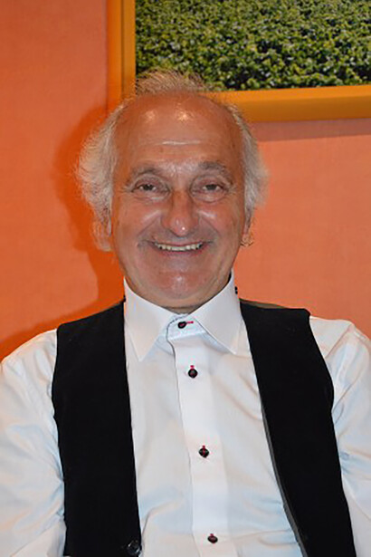 Abel Tyveet. Sa longévité et son acharnement au travail nous font rêver à une bête de scène, comme une star ou un athlète svelte