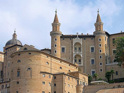 Le Marche: un territorio armonioso che va dagli Appennini fino al mare, ricco di storia, arte, cultura, enogastronomia, manifattura di qualità, artigianato e tante altre eccellenze