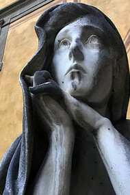 Oeuvre de Rebeca Matte. La sculptrice, fille de diplomate et d'une des grandes familles de l'élite chilienne, avait les moyens de se consacrer à cet art et disposait des matériaux qui nous permettent, à ce jour, d'apprécier ses œuvres.