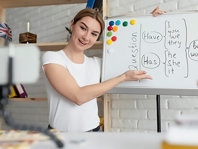 A female educator conducting an English lesson via an online platform