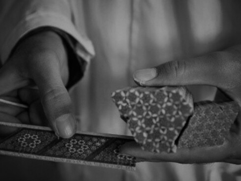 Crafting exquisite Khatam Kari patterns