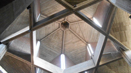 Chiesa di San Policarpo, interno, la struttura della copertura (foto Roberto Luciani)