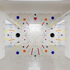 Technological Mandala 141 Perpetual nexus 00, 2019                                                                                                                                          
Electronic components, copper wires, varnish, lead, acrylic paint, steel, transparent perspex, brass wire, copper ferules, turnbuckles, mobile phone, 325x458 cm | 128x18½ inches
Courtesy: The Flat – Massimo Carasi 
Photo credit: The Flat
